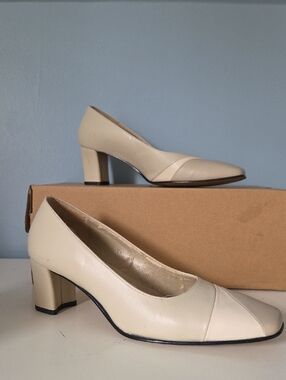 Naturalizer Classic Women's Cream Block Heel Pumps Size 8.5